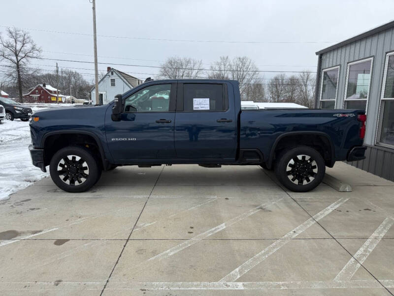 2020 Chevrolet Silverado 2500HD Custom photo 3