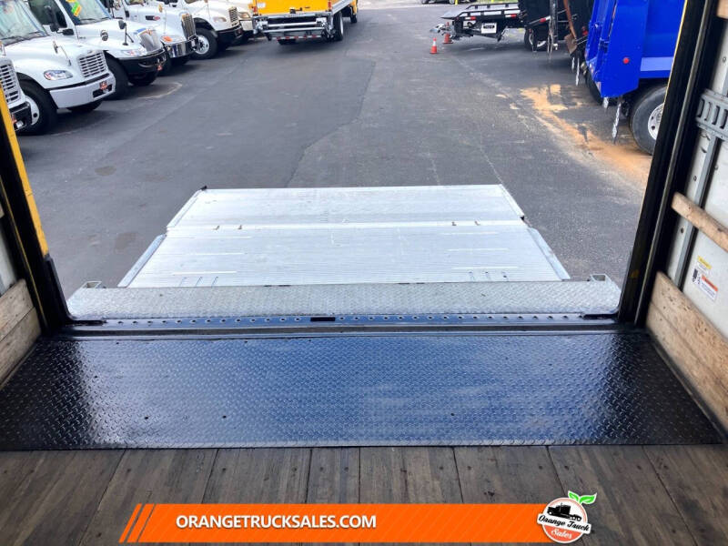 2019 Freightliner M2 106