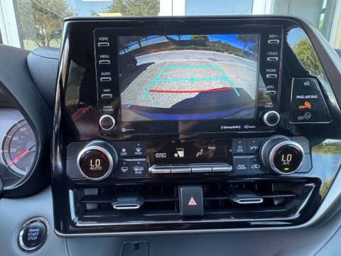 2022 Toyota Highlander LE