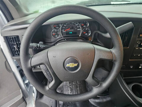 2025 Chevrolet Express 3500