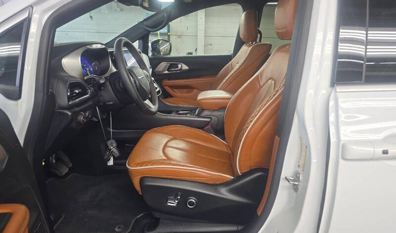 2025 Chrysler Pacifica Pinnacle