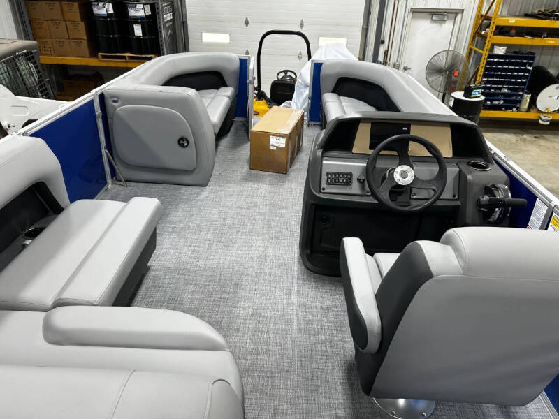 2026 Sun Tracker PARTY BARGE 18 FT PARTY