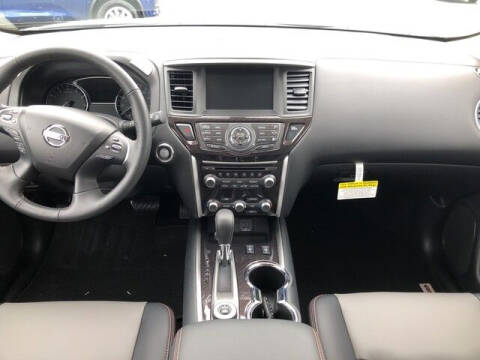 2019 Nissan Pathfinder SL