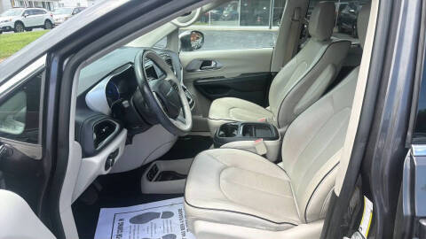2017 Chrysler Pacifica Hybrid Platinum