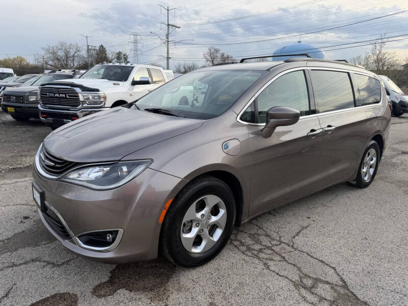 2017 Chrysler Pacifica Hybrid Premium