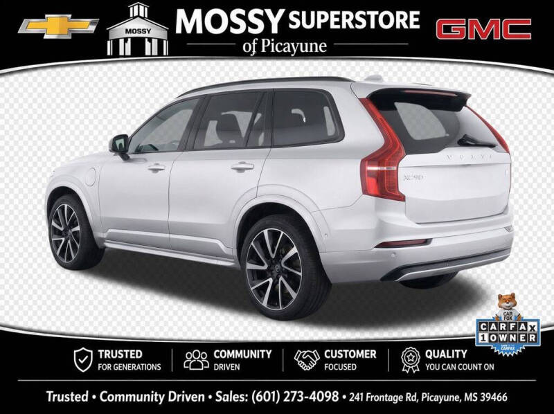 2023 Volvo XC90 Recharge T8 Plus Dark Theme