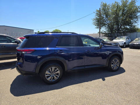 2025 Nissan Pathfinder SV