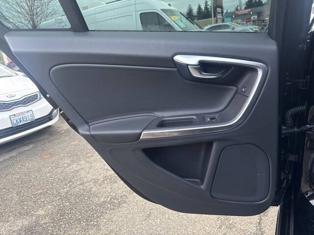 2015 Volvo V60 Cross Country T5