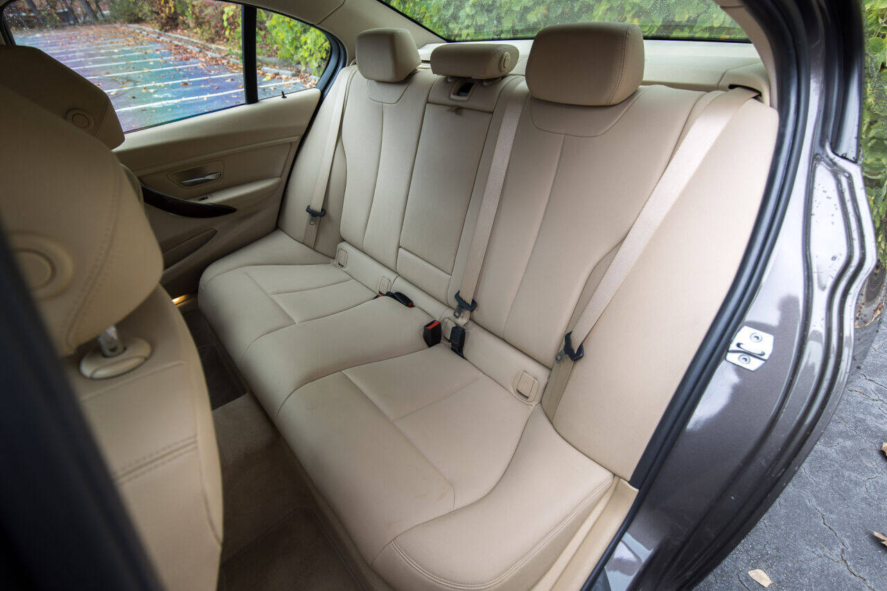 2015 BMW 3 Series 13