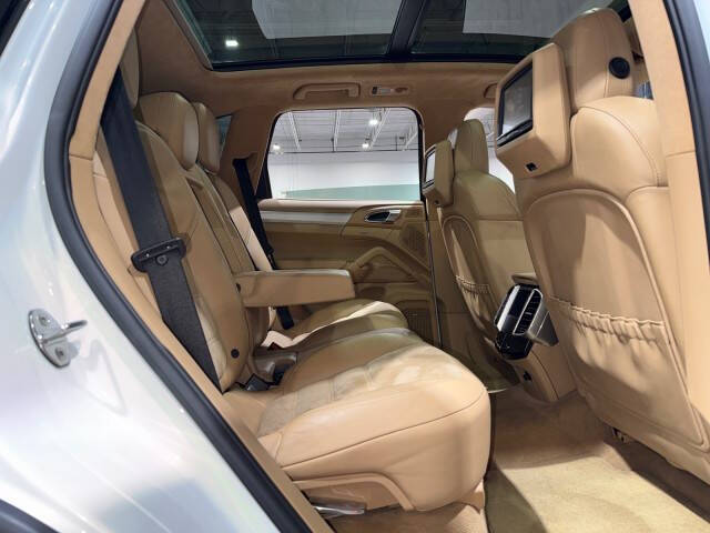 2013 Porsche Cayenne GTS