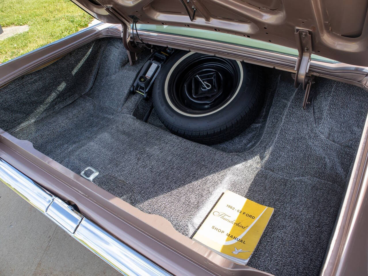 1963 Ford Thunderbird 87