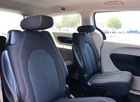 2022 Chrysler Voyager LX
