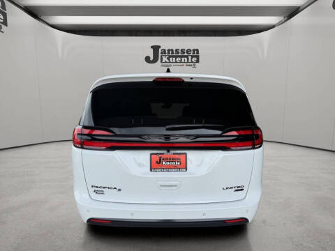 2027 Chrysler Pacifica Limited