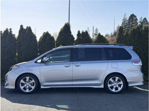 2013 Toyota Sienna SE 8-Passenger