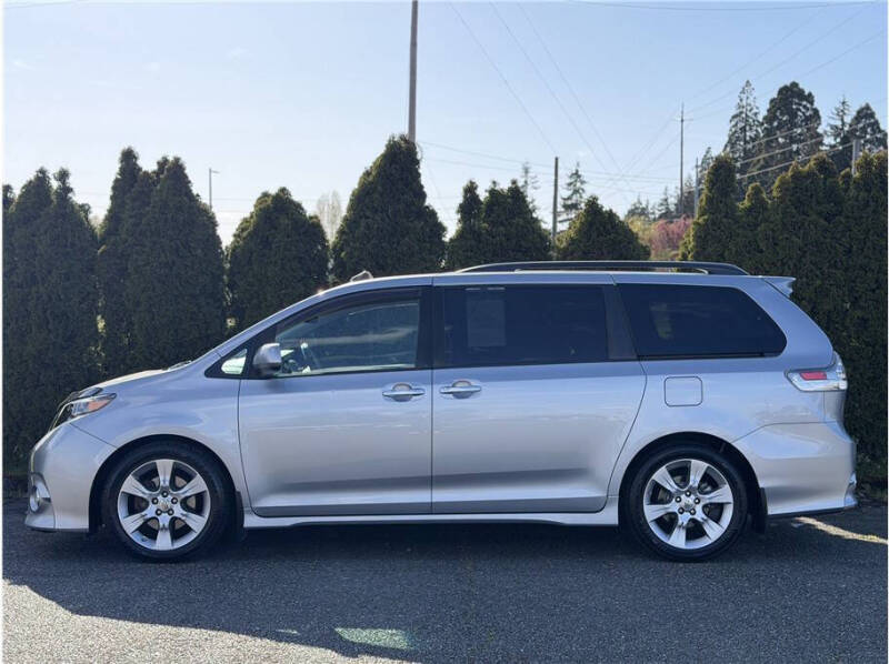 2013 Toyota Sienna SE 8-Passenger