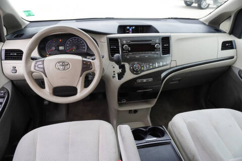 2013 Toyota Sienna LE 7-Passenger Auto Access Seat