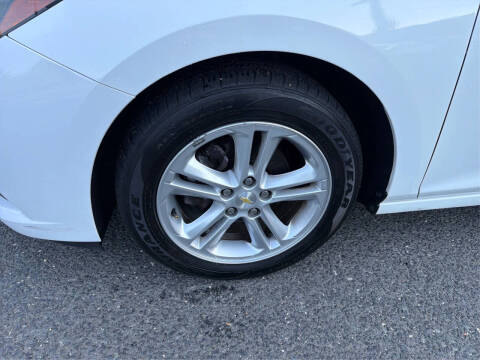 2017 Chevrolet Cruze LT Auto