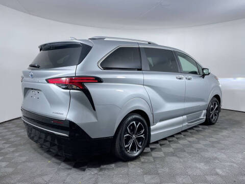 2025 Toyota Sienna Platinum 7-Passenger