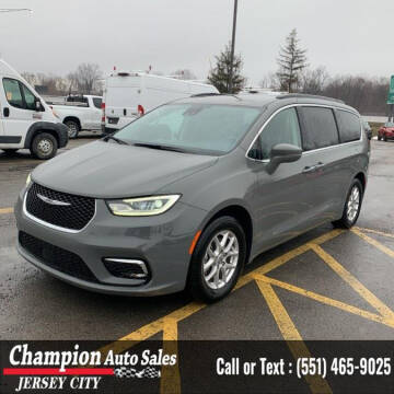 2022 Chrysler Pacifica for sale at CHAMPION AUTO SALES OF JERSEY CITY in Jersey City NJ