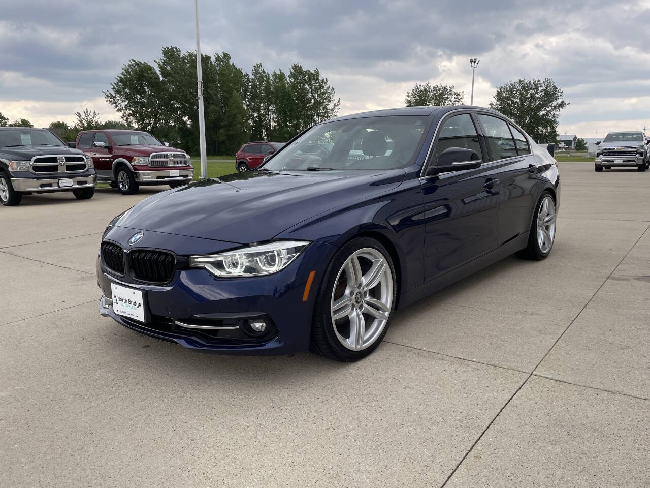 2017 Bmw 330i 330i xDrive photo 2