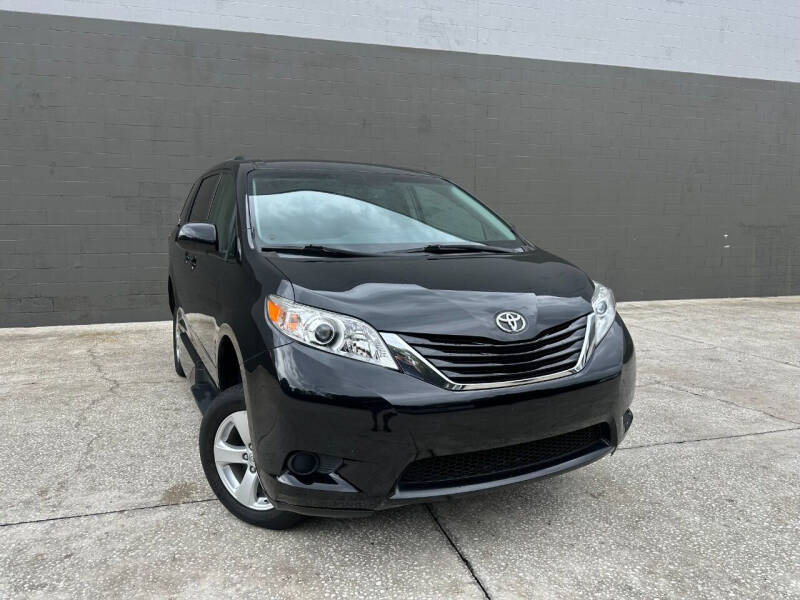 2017 Toyota Sienna LE 7-Passenger Auto Access Seat