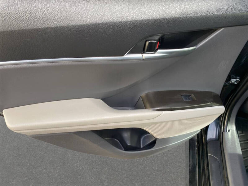 2021 Toyota Camry Hybrid LE