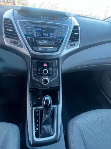 2015 Hyundai Elantra SE
