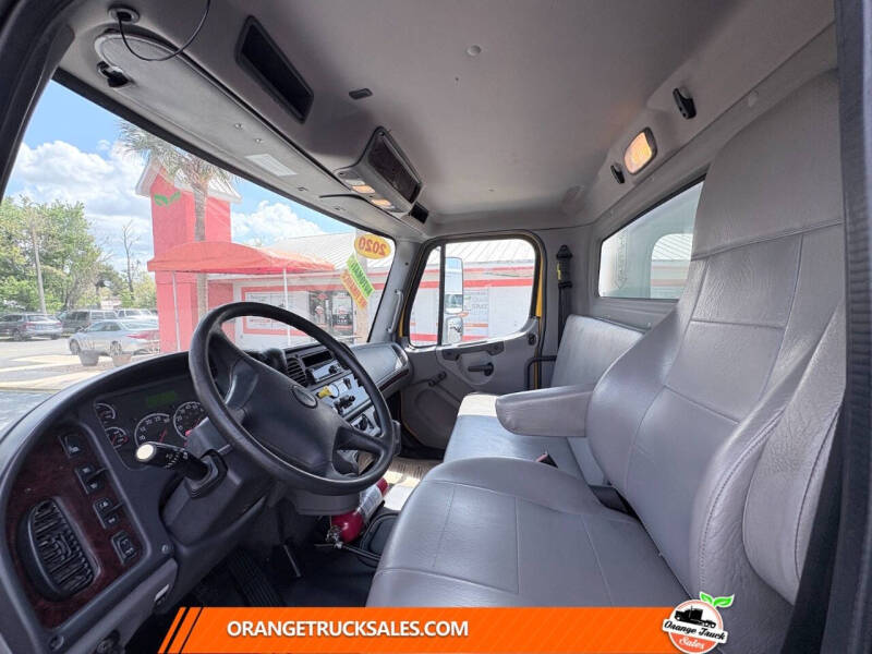 2020 Freightliner M2 106
