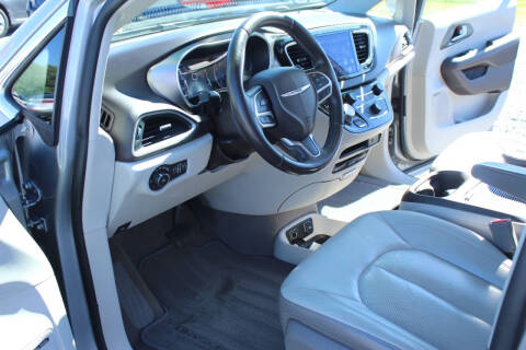 2017 Chrysler Pacifica Touring-L Plus