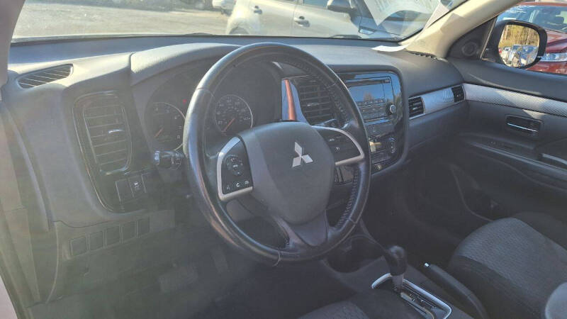 2015 Mitsubishi Outlander ES