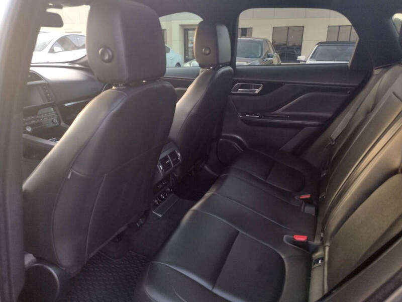 2018 Jaguar F-PACE 25t Premium