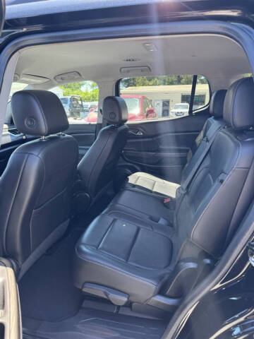 2023 GMC Acadia SLT