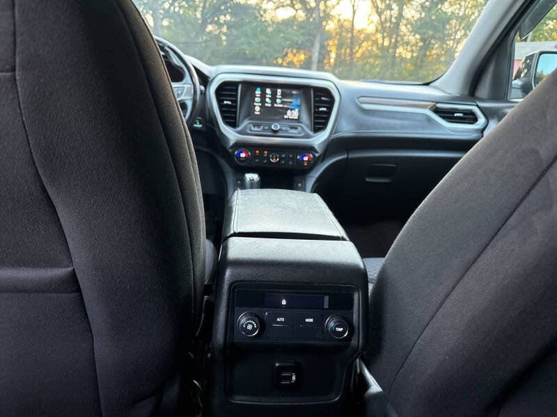 2017 GMC Acadia SLE-2