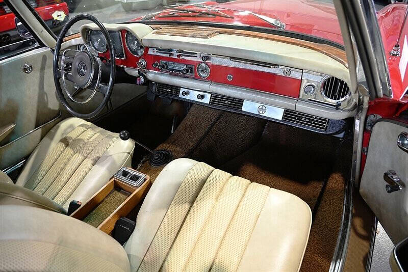 1967 Mercedes-Benz 230SL 21