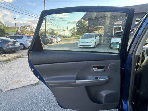 2013 Toyota Prius v Five