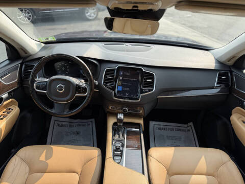 2016 Volvo XC90 T6 Momentum