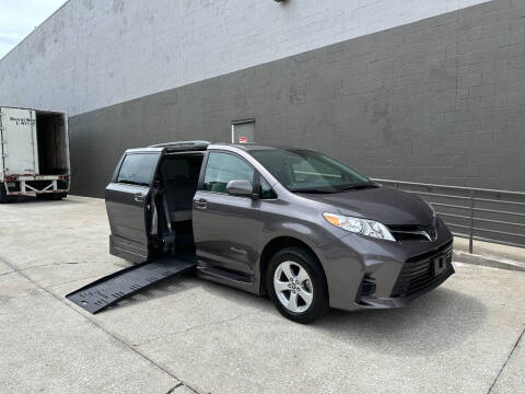 2020 Toyota Sienna LE Mobility 7-Passenger