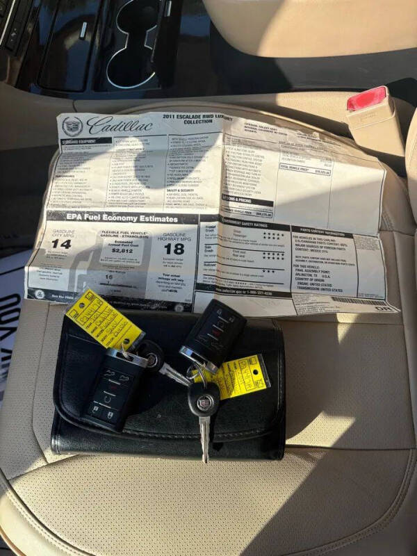 2011 Cadillac Escalade Luxury
