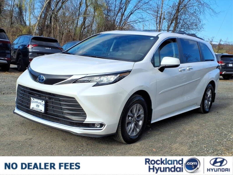 2023 Toyota Sienna XLE 7-Passenger