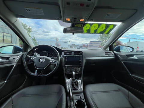 2018 Volkswagen Golf TSI SE