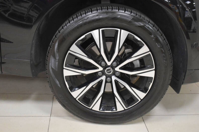 2024 Volvo XC60 B5 Plus Dark Theme