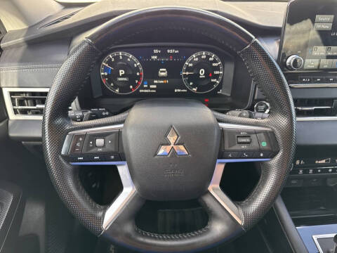 2024 Mitsubishi Outlander SE