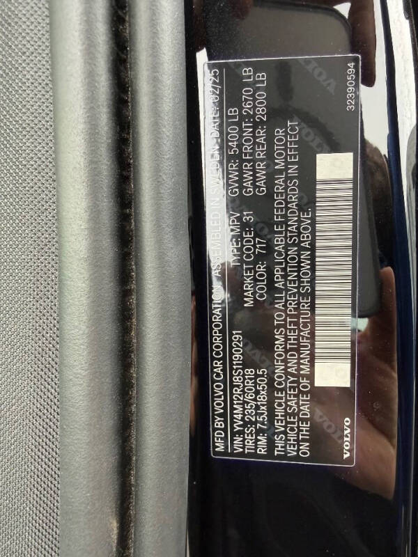 2025 Volvo XC60 B5 Core Dark Theme