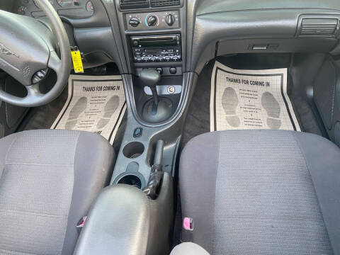 2004 Ford Mustang Deluxe