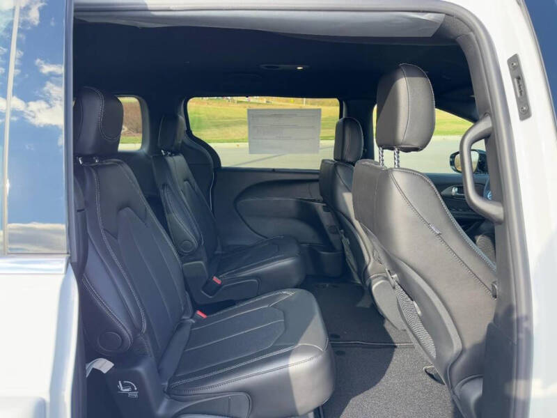 2026 Chrysler Voyager LX