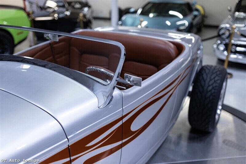 1932 Ford Roadster 14