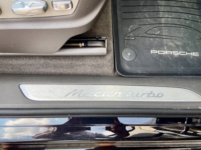 2015 Porsche Macan Turbo