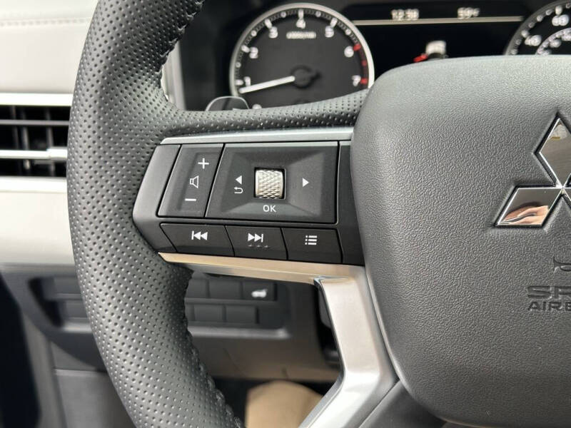 2025 Mitsubishi Outlander SE