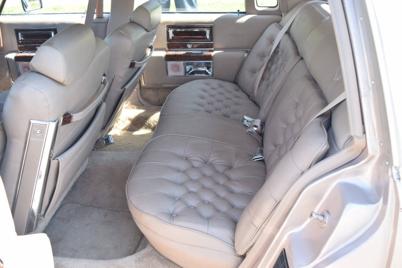 1991 Cadillac Brougham 121