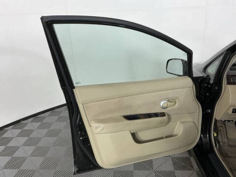 2011 Nissan Versa 1.8 SL